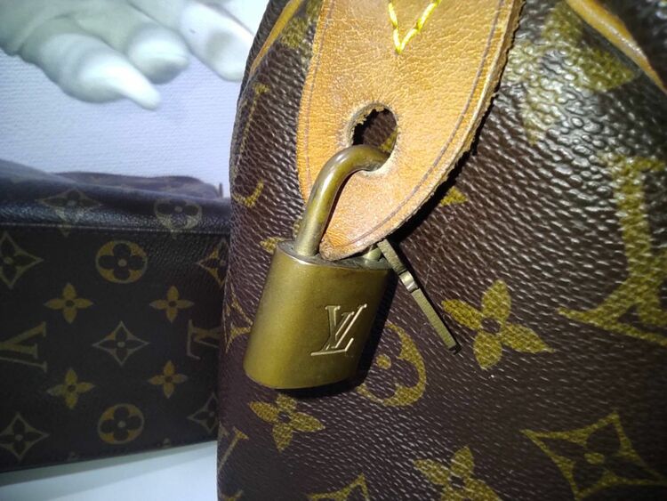 ヴィトン モノグラム スピーディ30 鍵付き（ブランドバッグ）の商品画像 - 査定依頼日：2025年8月23日 - 最高査定価格：100,000円