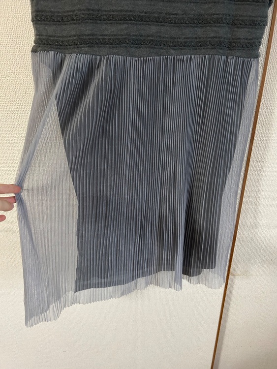 膝丈ワンピース　グレー　プリーツレース（古着・ファッション）の商品画像 - 査定依頼日：2025年8月13日 - 最高査定価格：100円