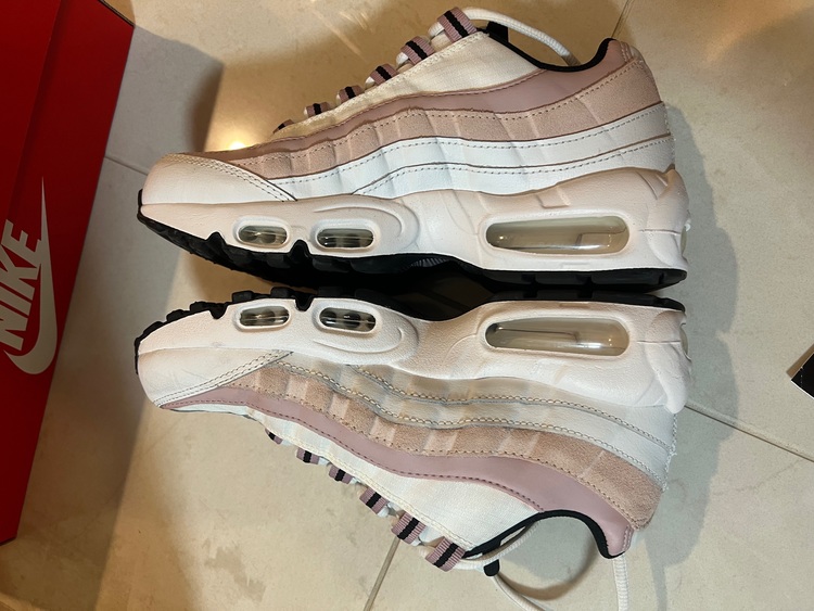 ナイキ　ウィメンズ　エアマックス95（古着・ファッション）の商品画像 - 査定依頼日：2022年7月30日
