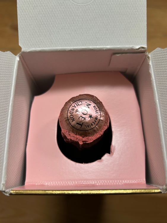 シャンパン モエ・エ・シャンドン （お酒）の商品画像 - 査定依頼日：2026年1月18日 - 最高査定価格：3,000円