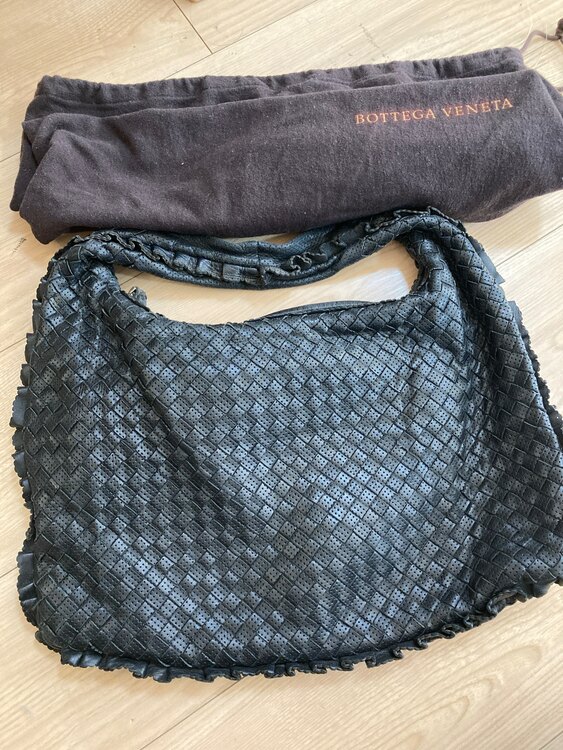 ボッテガ・ヴェネタ  （ブランドバッグ）の商品画像 - 査定依頼日：2025年2月6日 - 最高査定価格：120,000円