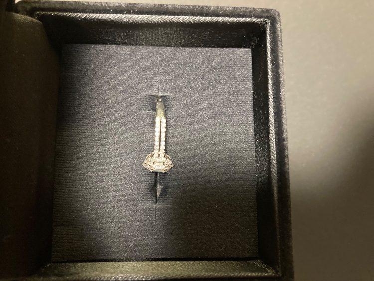 バケットダイヤリング（宝石）の商品画像 - 査定依頼日：2025年11月30日 - 最高査定価格：20,000円