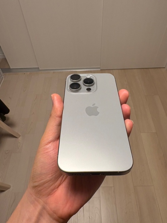 iPhone15pro ナチュラルチタニウム256GB（スマホ）の商品画像 - 査定依頼日：2025年11月13日 - 最高査定価格：94,000円