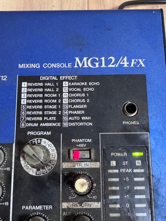 YAMAHA MG12/4FX アナログミキサー 電源アダプター付属（CD・DVD）の商品画像 - 査定依頼日：2026年2月25日 - 最高査定価格：3,000円