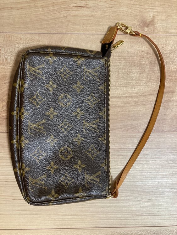 アクセサリーポーチ（ブランドバッグ）の商品画像 - 査定依頼日：2022年9月28日 - 最高査定価格：30,000円