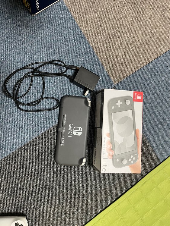 NintendoSwitch lite（ゲーム機本体・ゲームソフト）の商品画像 - 査定依頼日：2022年9月3日 - 最高査定価格：10,000円