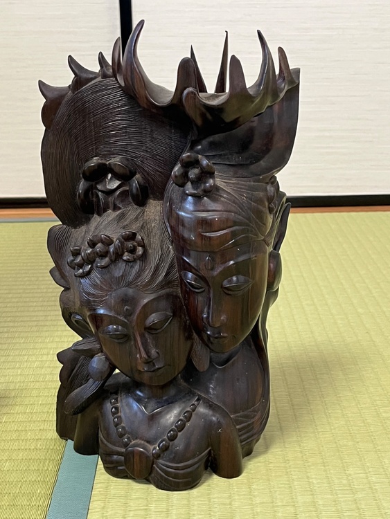 大きい方の全長は約１mの木彫りの彫刻で裏に「BALI」と彫られています。（美術品・骨董品）の商品画像 - 査定依頼日：2026年4月27日 - 最高査定価格：3,000円