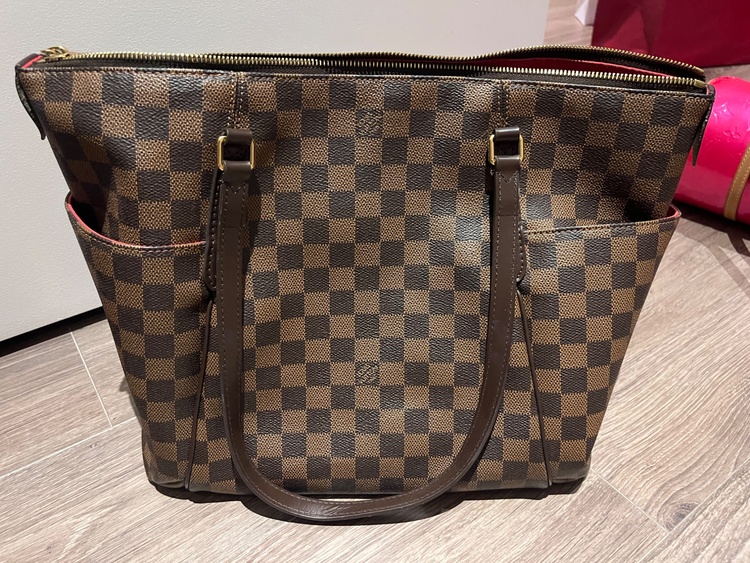 トータリー（ブランドバッグ）の商品画像 - 査定依頼日：2026年3月2日 - 最高査定価格：115,000円