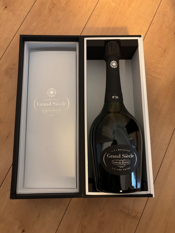 シャンパン シャンパン(その他) （お酒）の商品画像 - 査定依頼日：2026年3月1日 - 最高査定価格：14,000円