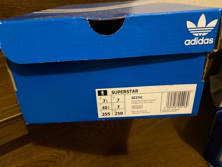 GZ3741adidasスニーカー（古着・ファッション）の商品画像 - 査定依頼日：2026年3月11日 - 最高査定価格：3,000円