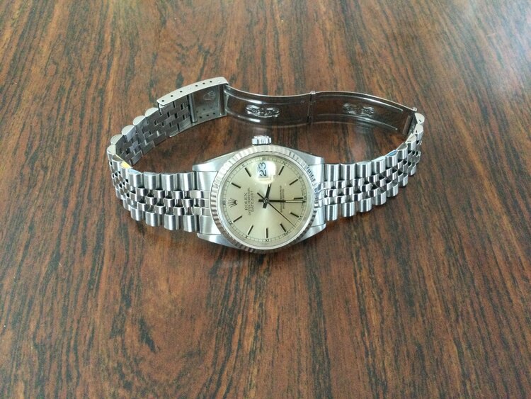 ロレックス デイトジャスト 126234（高級時計）の商品画像 - 査定依頼日：2025年3月27日 - 最高査定価格：1,300,000円