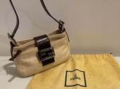 FENDI マンマバケット（ブランドバッグ）の商品画像 - 査定依頼日：2025年10月19日 - 最高査定価格：60,000円