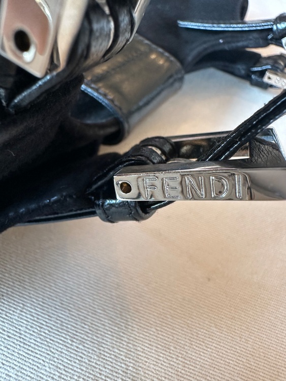 FENDI Baguette Bag（ブランドバッグ）の商品画像 - 査定依頼日：2026年8月22日 - 最高査定価格：150,000円