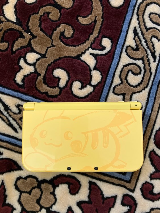 Newニンテンドー3DSLL本体 ピカチュウ イエロー（ゲーム機本体・ゲームソフト）の商品画像 - 査定依頼日：2023年10月17日 - 最高査定価格：17,000円