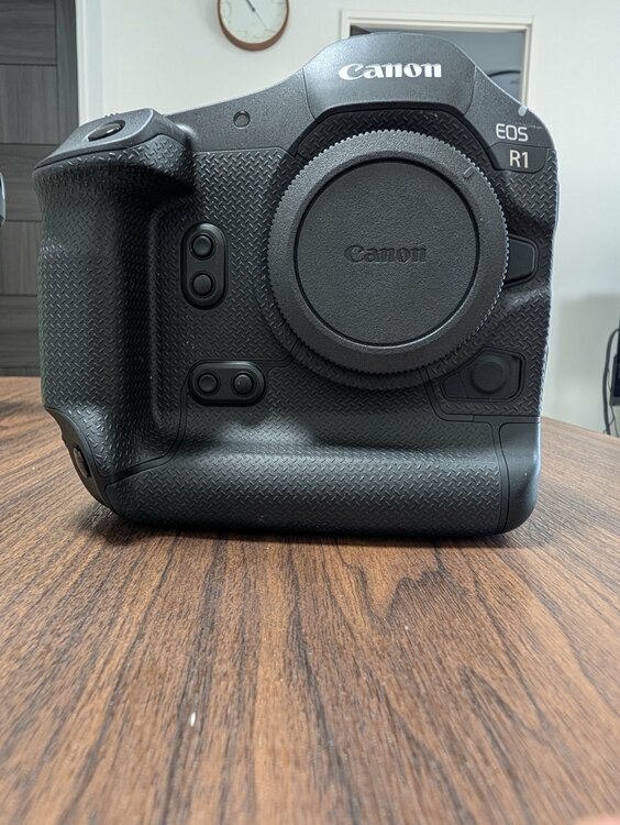 EOS R1（カメラ）の商品画像 - 査定依頼日：2026年2月18日 - 最高査定価格：630,000円