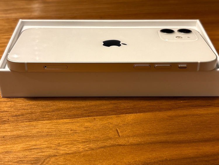 iPhone 12 128GB SIMフリー（スマホ）の商品画像 - 査定依頼日：2026年3月14日 - 最高査定価格：27,000円