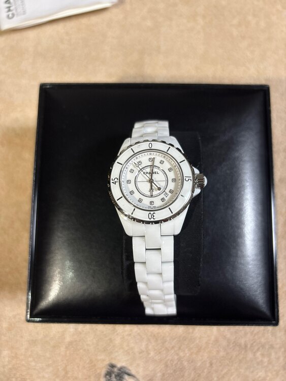 シャネル J12 H162（高級時計）の商品画像 - 査定依頼日：2025年3月23日 - 最高査定価格：400,000円