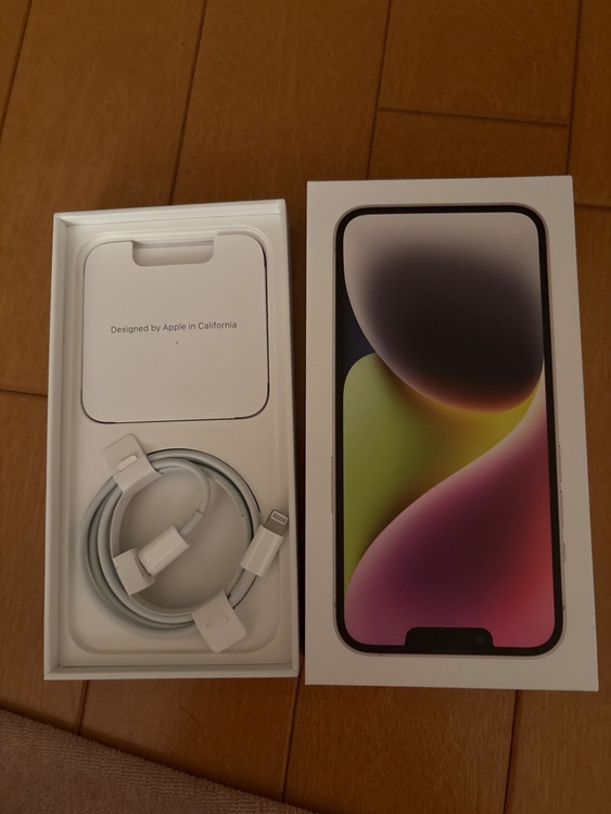 iPhone14空箱と充電ケーブル（スマホ）の商品画像 - 査定依頼日：2026年8月11日 - 最高査定価格：50,000円