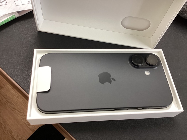 iPhone 16 512GB SIMフリー（スマホ）の商品画像 - 査定依頼日：2025年7月31日 - 最高査定価格：135,000円