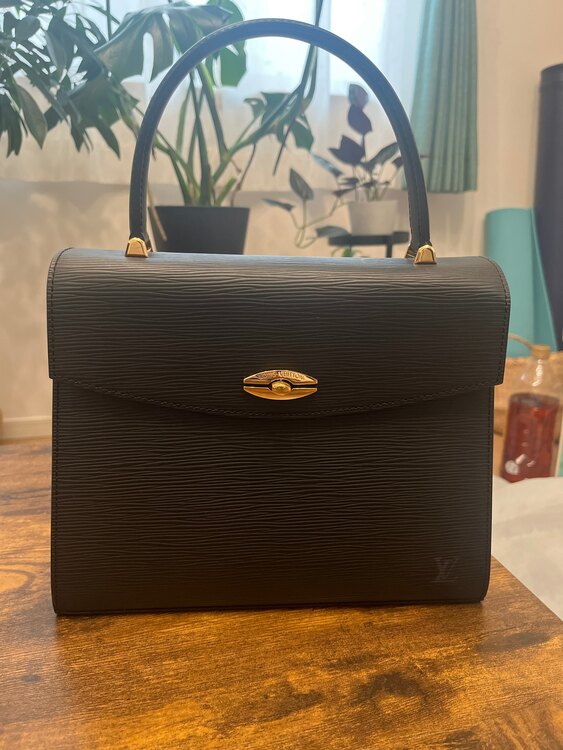 ルイヴィトン エピ （ブランドバッグ）の商品画像 - 査定依頼日：2025年4月2日 - 最高査定価格：50,000円