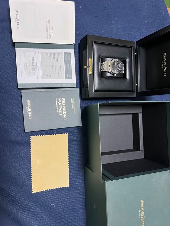 ロイヤルオーク 15400ST.OO.1220ST.01（高級時計）の商品画像 - 査定依頼日：2025年11月19日 - 最高査定価格：5,300,000円