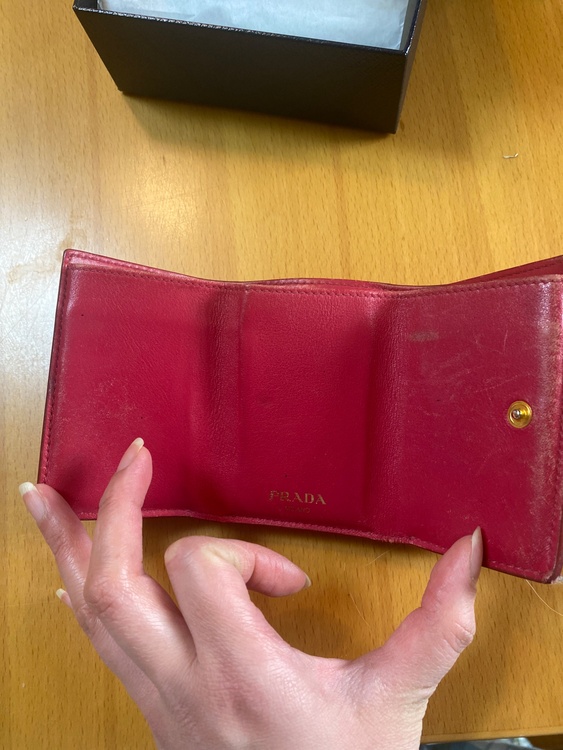 PRADA3つ折り財布（ブランド財布・小物）の商品画像 - 査定依頼日：2026年3月8日 - 最高査定価格：1,000円