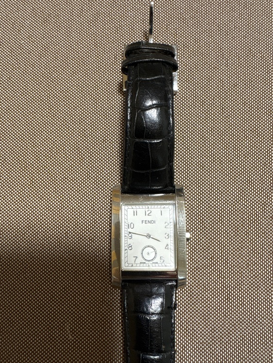 Fendi 025-7000G-261（高級時計）の商品画像 - 査定依頼日：2026年6月29日 - 最高査定価格：4,000円