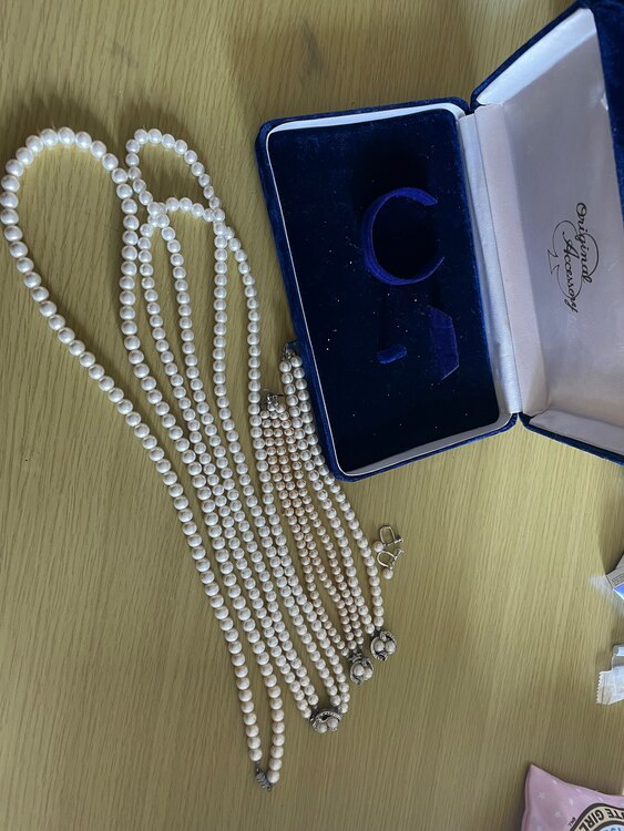 ネックレス、リング、イヤリングなど（宝石）の商品画像 - 査定依頼日：2025年1月20日 - 最高査定価格：100,000円