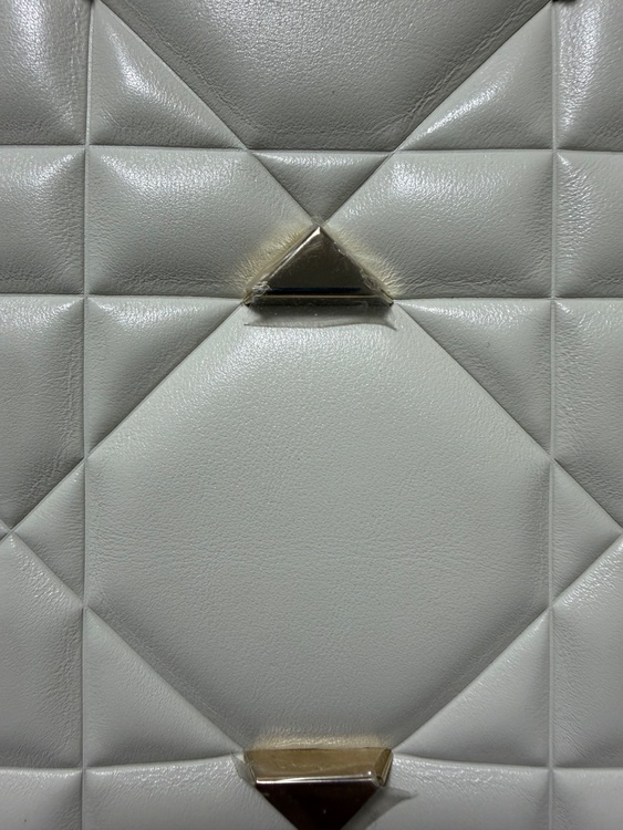 レディディオール　95.22 ミディアム（ブランドバッグ）の商品画像 - 査定依頼日：2025年12月10日 - 最高査定価格：350,000円