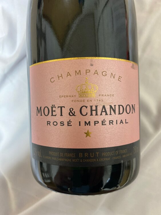 モエシャンドン ロゼアンぺリアル（お酒）の商品画像 - 査定依頼日：2025年3月13日