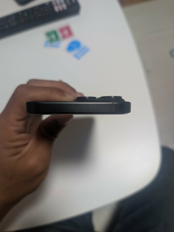 iPhone 15 Pro Max 256GB au（スマホ）の商品画像 - 査定依頼日：2025年12月29日 - 最高査定価格：99,000円