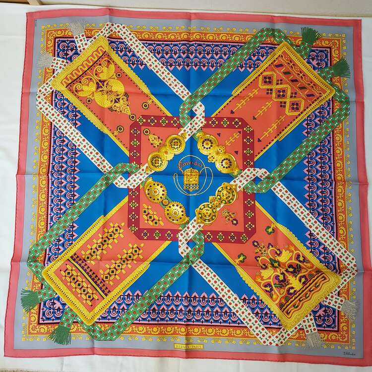 エルメスカレ90（古着・ファッション）の商品画像 - 査定依頼日：2025年4月27日 - 最高査定価格：13,000円