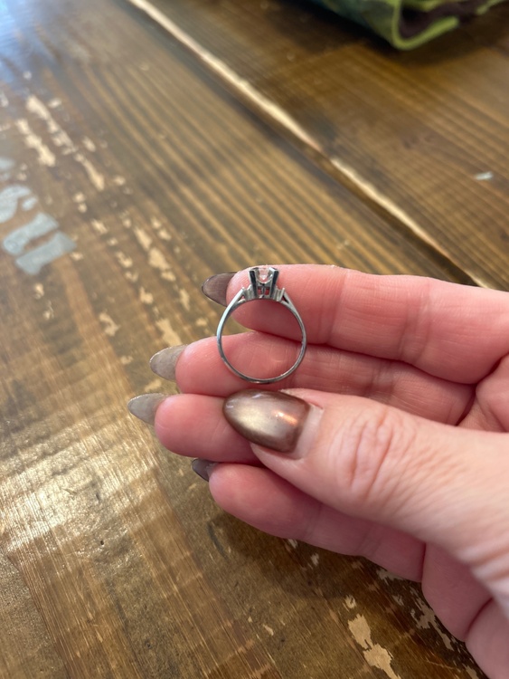 ダイヤ、プラチナ内側刻印あり（金・貴金属）の商品画像 - 査定依頼日：2025年12月23日 - 最高査定価格：100,000円