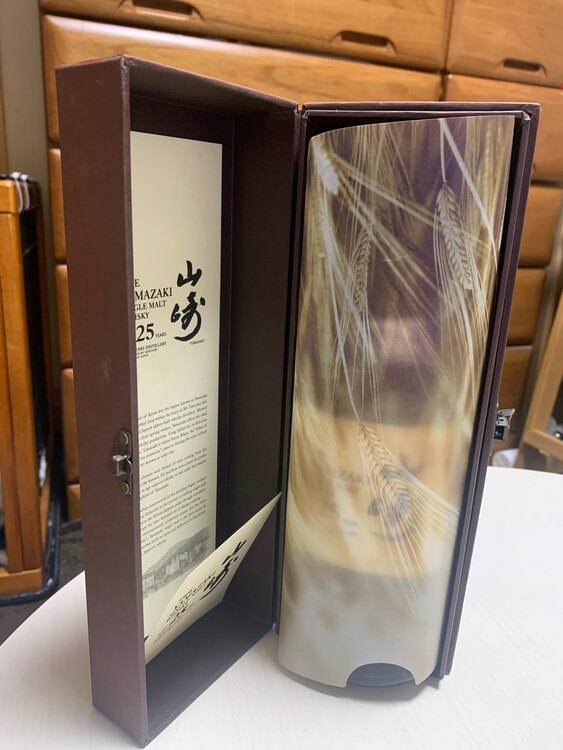 ウイスキー サントリー山崎 （お酒）の商品画像 - 査定依頼日：2025年5月15日 - 最高査定価格：900,000円