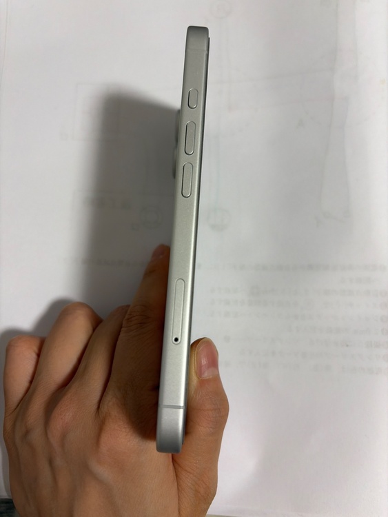 iPhone iPhone 16 128GB Softbank（スマホ）の商品画像 - 査定依頼日：2026年7月18日 - 最高査定価格：88,000円