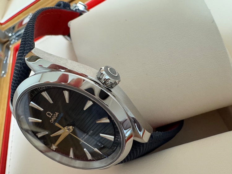 オメガ シーマスター  220.10.41.21.03.001（高級時計）の商品画像 - 査定依頼日：2025年10月13日 - 最高査定価格：580,000円