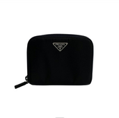 PRADA ナイロン／レザー 2つ折り財布（ブランド財布・小物）の商品画像 - 査定依頼日：2024年1月19日 - 最高査定価格：6,000円
