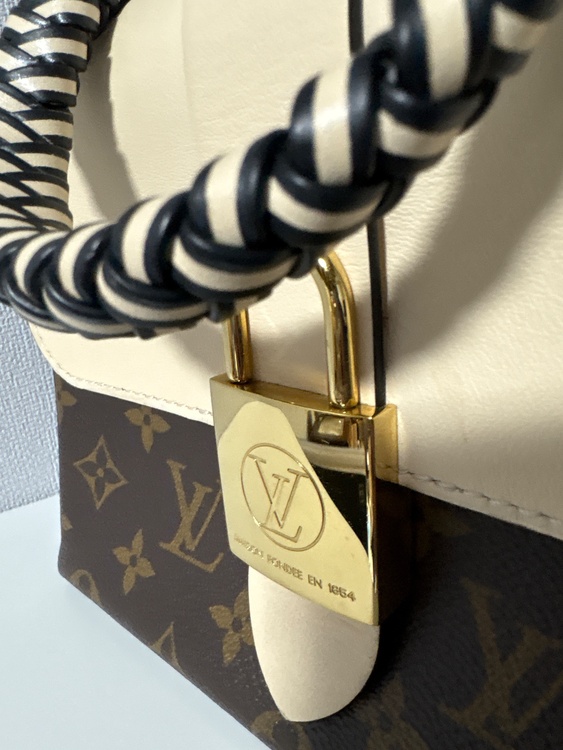 ルイ・ヴィトン ロッキー BB クレーム モノグラム ゴールド金具 M45155（ブランドバッグ）の商品画像 - 査定依頼日：2026年4月3日 - 最高査定価格：180,000円