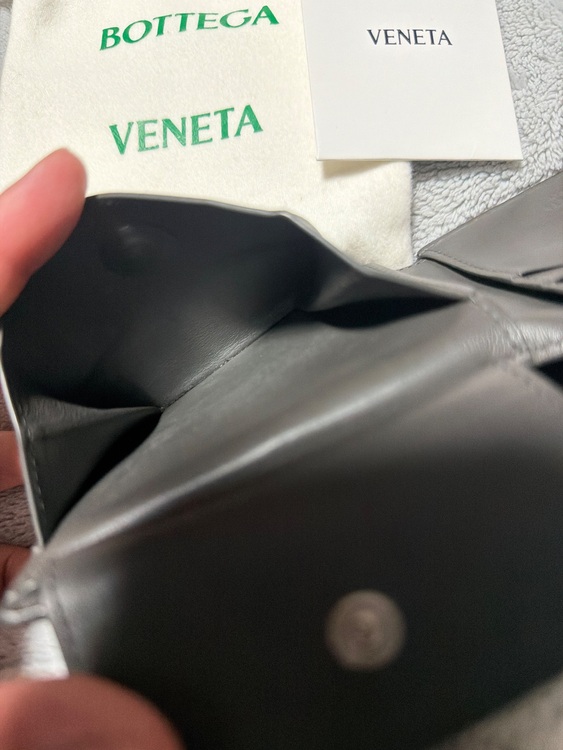 マキシイントレチャート 二つ折り財布　グレー　レザー（ブランド財布・小物）の商品画像 - 査定依頼日：2025年11月26日 - 最高査定価格：30,000円