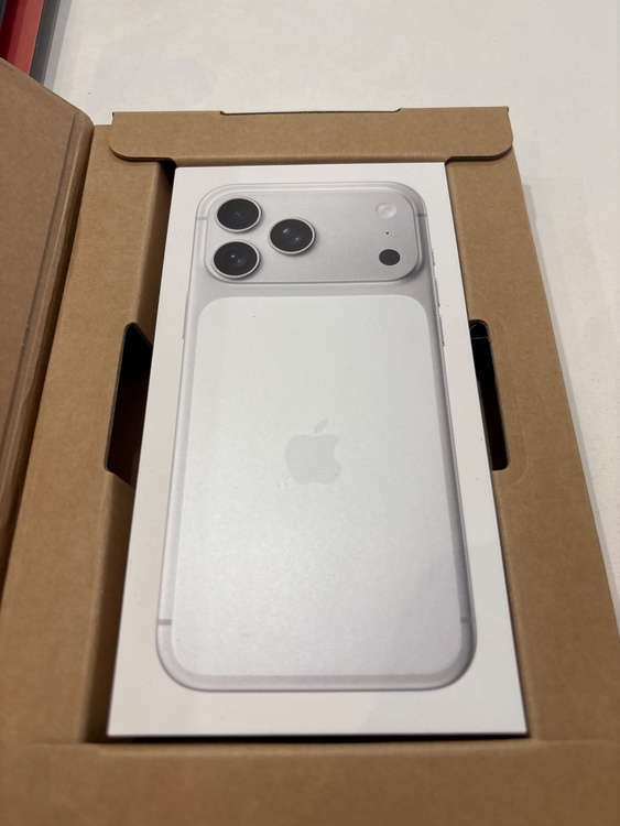 iPhone 17 Pro Max 2TB SIMフリー（スマホ）の商品画像 - 査定依頼日：2026年5月17日 - 最高査定価格：290,000円