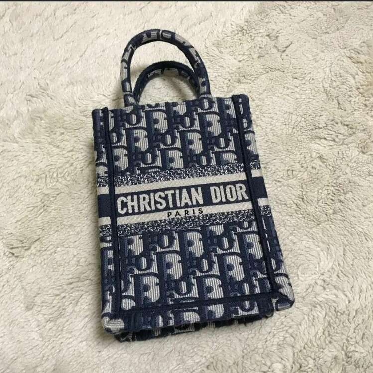 ブックトート（ブランドバッグ）の商品画像 - 査定依頼日：2025年5月23日 - 最高査定価格：110,000円