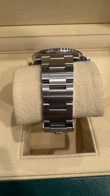 ロレックス　サブマリーナ　116610LV（高級時計）の商品画像 - 査定依頼日：2025年7月6日 - 最高査定価格：2,550,000円