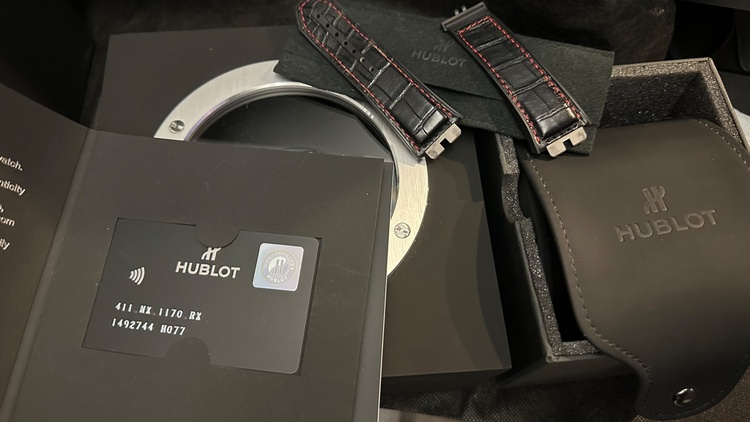 ウブロ ビックバン 411.NX.1170.RX（高級時計）の商品画像 - 査定依頼日：2026年2月8日 - 最高査定価格：1,150,000円