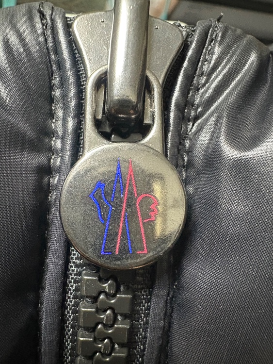 モンクレールダウンMAYA（古着・ファッション）の商品画像 - 査定依頼日：2026年1月22日 - 最高査定価格：70,000円