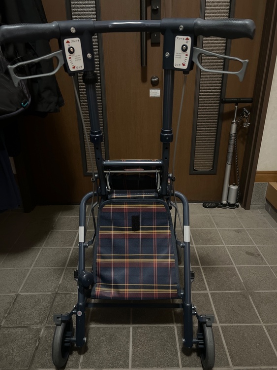 SunnyWalker by SHIMA  （介護用品）の商品画像 - 査定依頼日：2026年3月16日 - 最高査定価格：4,000円