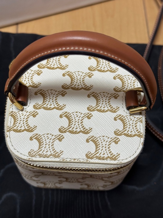 セリーヌ  （ブランドバッグ）の商品画像 - 査定依頼日：2025年6月18日 - 最高査定価格：100,000円