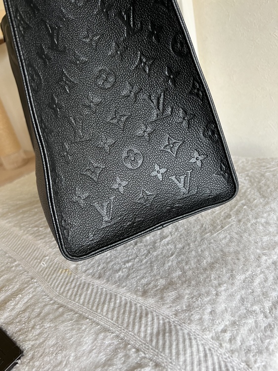 オンザゴー（ブランドバッグ）の商品画像 - 査定依頼日：2022年8月9日 - 最高査定価格：280,000円