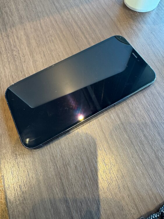 アイフォン12 （スマホ）の商品画像 - 査定依頼日：2025年4月16日 - 最高査定価格：20,000円