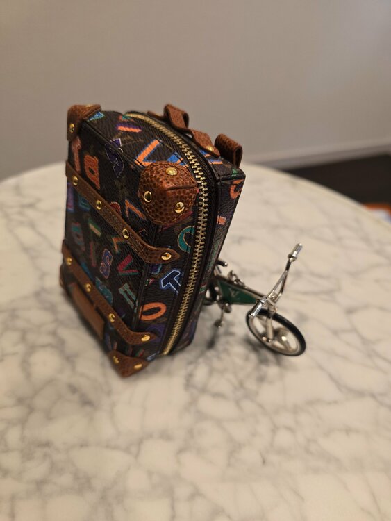 不明（ブランド財布・小物）の商品画像 - 査定依頼日：2026年3月9日 - 最高査定価格：30,000円