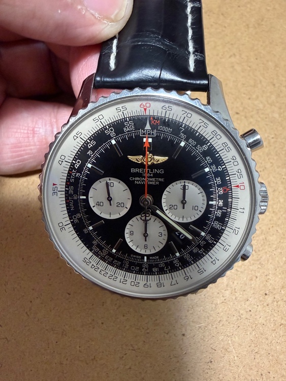 ブライトリング ナビタイマー 型番AB0127       時計番号　3201754（高級時計）の商品画像 - 査定依頼日：2026年1月26日 - 最高査定価格：610,000円